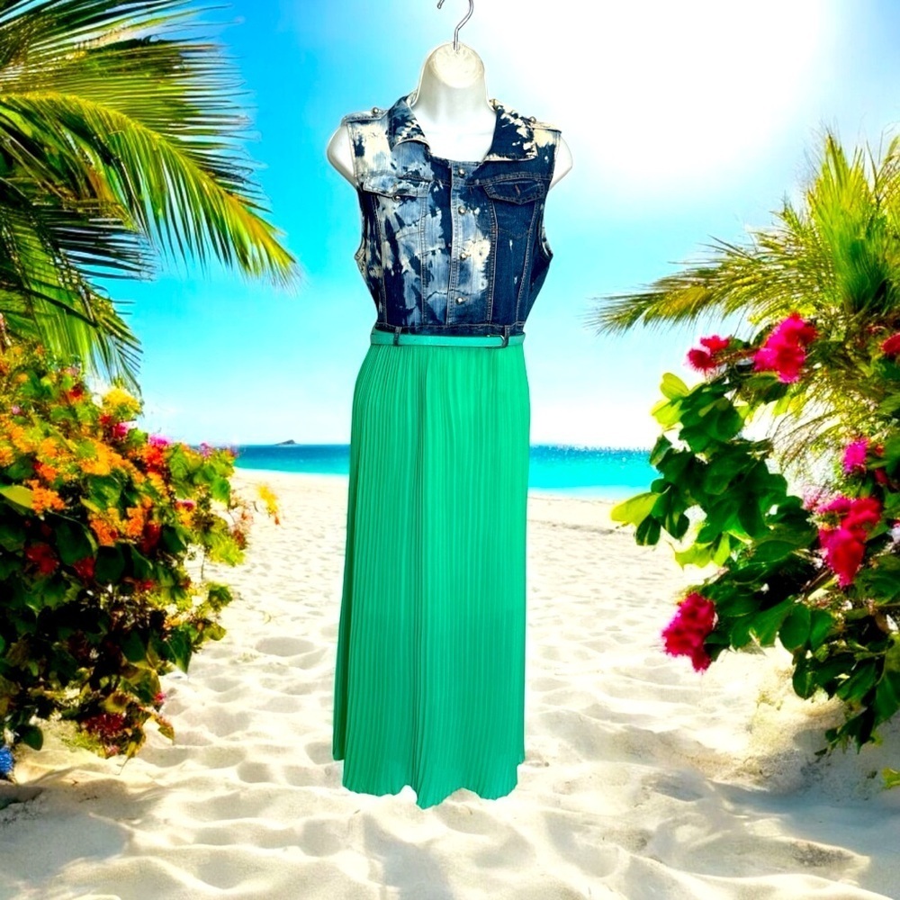Vintage-Inspired Pleated Maxi Dress with Bleached Denim Vest - Size Large